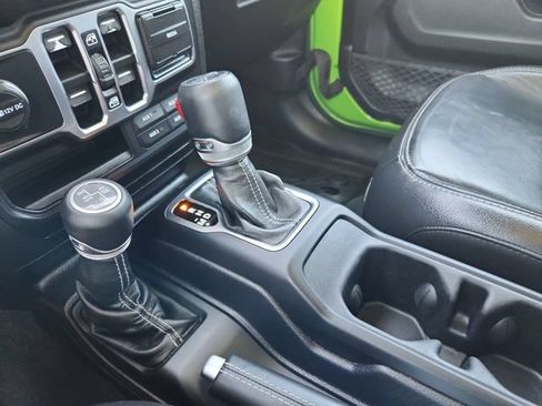Used 2018 Jeep Wrangler Unlimited Sahara AWD/4WD image 28