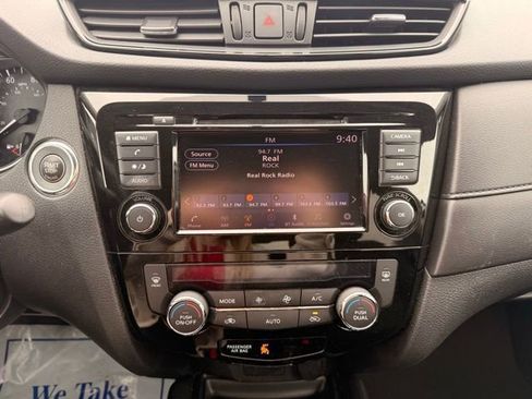 Used 2018 Nissan Rogue SV AWD/4WD image 26