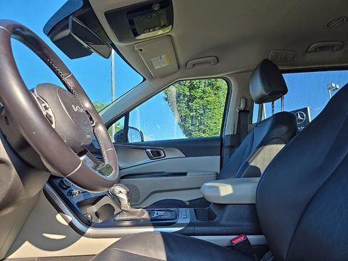 Certified 2023 Kia Carnival LX FWD image 31
