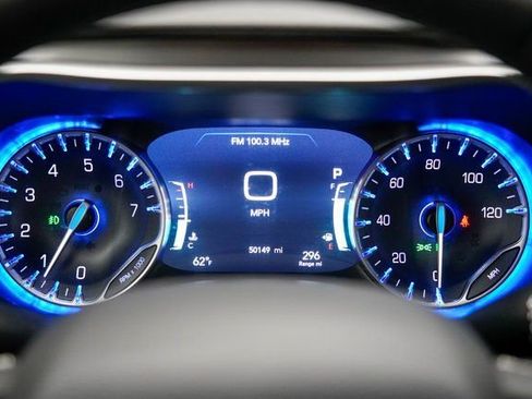 Used 2024 Chrysler Pacifica Touring-L image 34