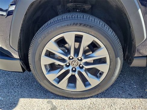 Used 2023 Toyota RAV4 XLE Premium image 33