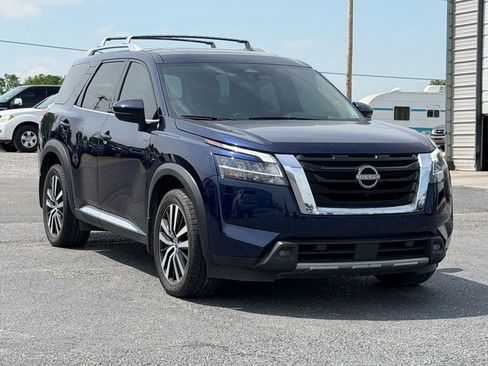 Used 2023 Nissan Pathfinder Platinum AWD/4WD image 2