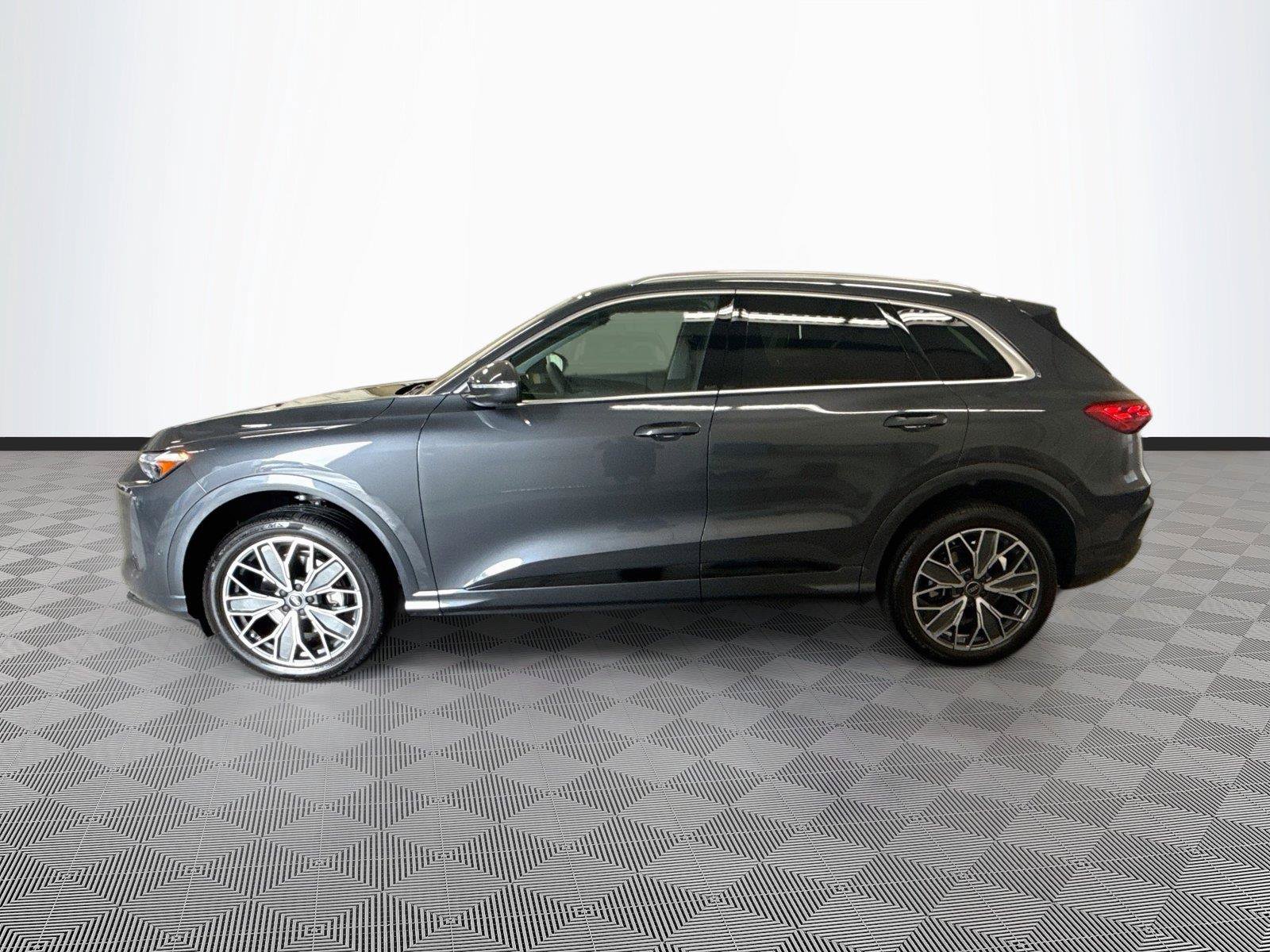 Certified 2025 Audi Q5 Premium Plus w/ Premium Plus AWD/4WD image 4