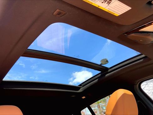 Used 2023 BMW X4 xDrive30i w/ M Sport Package AWD/4WD image 14