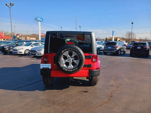 Used 2018 Jeep Wrangler Unlimited Sahara w/ Connectivity Group image 11