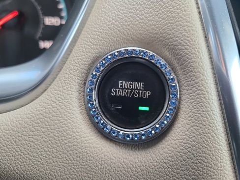 Used 2022 Chevrolet Traverse LS image 21