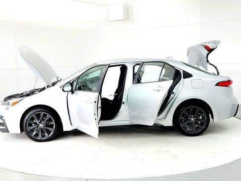 Certified 2024 Toyota Corolla SE FWD image 10