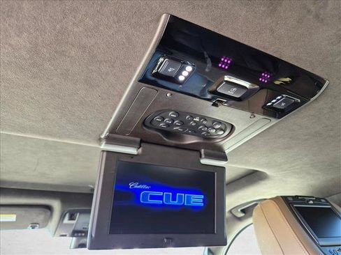 Used 2018 Cadillac Escalade ESV Platinum AWD/4WD image 22