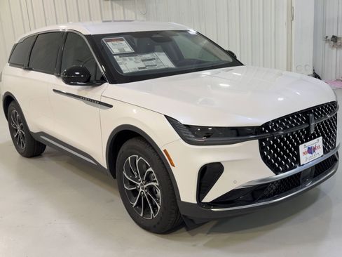 New 2026 Lincoln Nautilus Premier AWD/4WD image 3