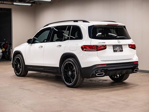 Used 2020 Mercedes-Benz GLB 250 4MATIC image 28