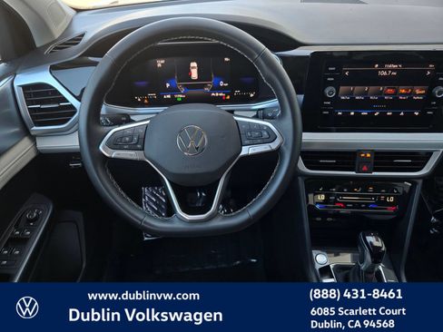 Certified 2025 Volkswagen Taos SE w/ Panoramic Sunroof Package FWD image 13