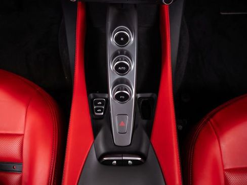 Used 2019 Ferrari Portofino RWD image 52