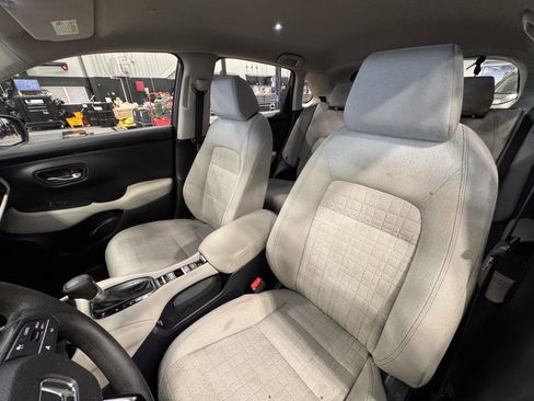 Used 2023 Honda HR-V LX image 17
