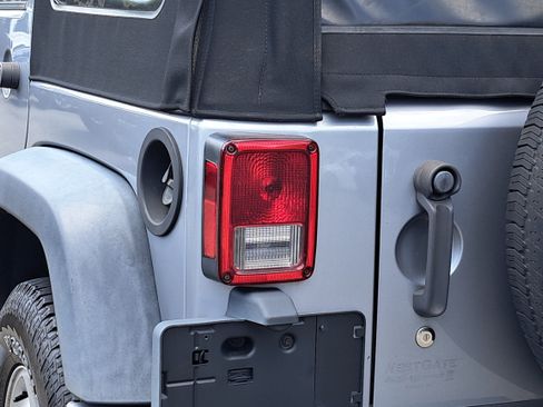 Used 2018 Jeep Wrangler Unlimited Sport S AWD/4WD image 28