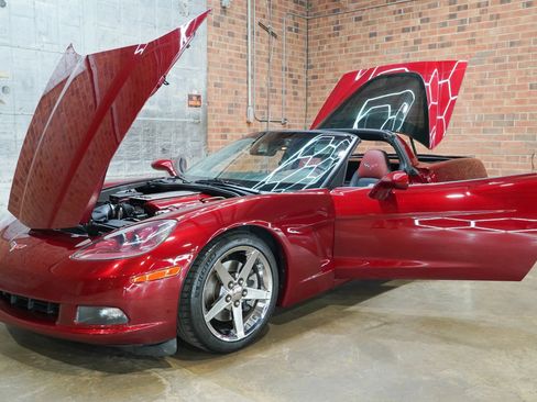 Used 2007 Chevrolet Corvette Coupe RWD image 25