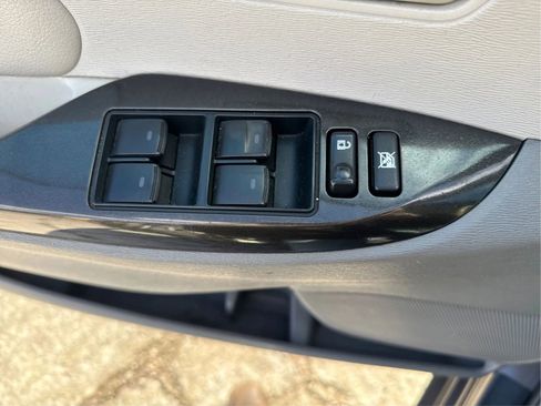 Used 2014 Toyota Sienna L image 27