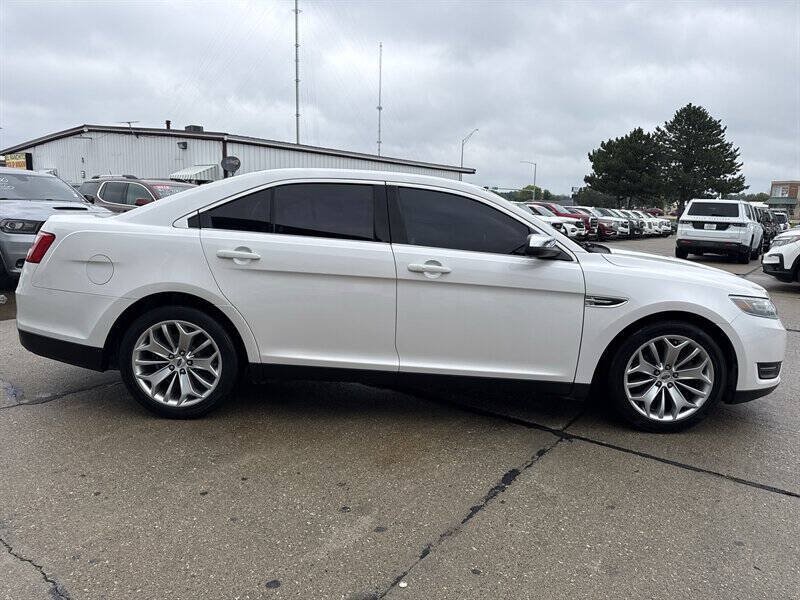 Used 2016 Ford Taurus Limited FWD image 9