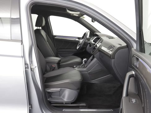 Certified 2024 Volkswagen Tiguan SE R-Line AWD/4WD image 18