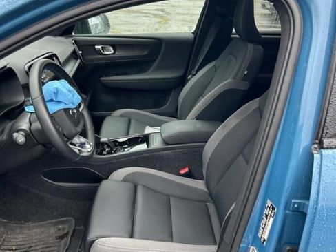 Used 2023 Volvo C40 Recharge Core AWD/4WD image 5