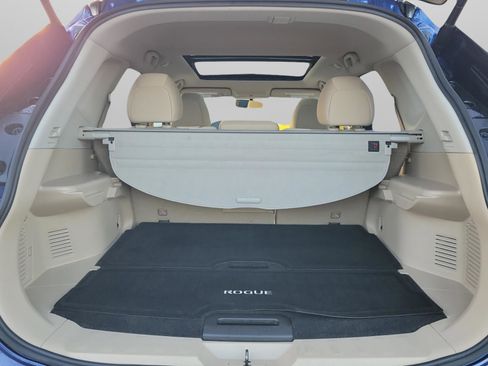 Used 2018 Nissan Rogue SV w/ Sun & Sound Touring Package image 8