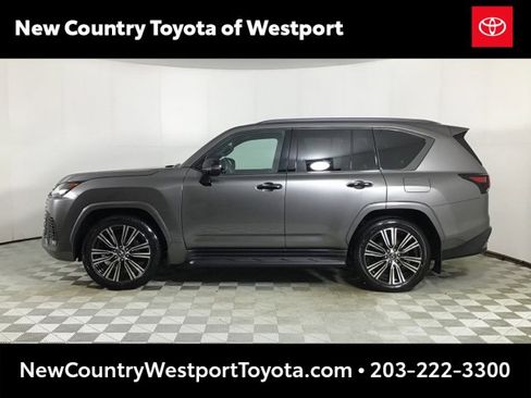Used 2024 Lexus LX 600 4WD w/ Luxury Package image 4