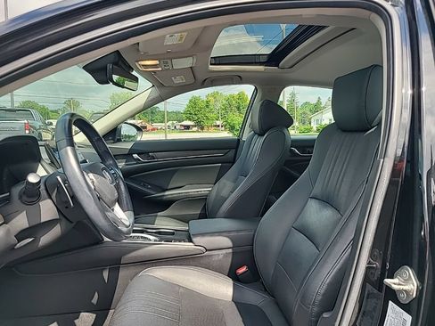Used 2019 Honda Accord Touring image 7