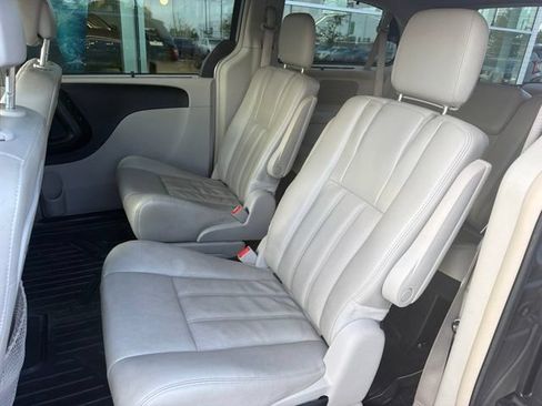 Used 2013 Chrysler Town & Country Touring-L w/ Driver Convenience Group FWD image 6
