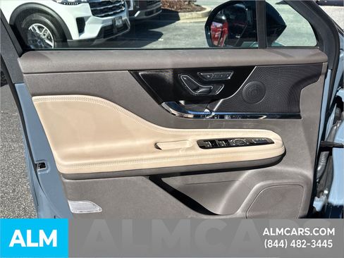 Used 2024 Lincoln Corsair AWD image 12