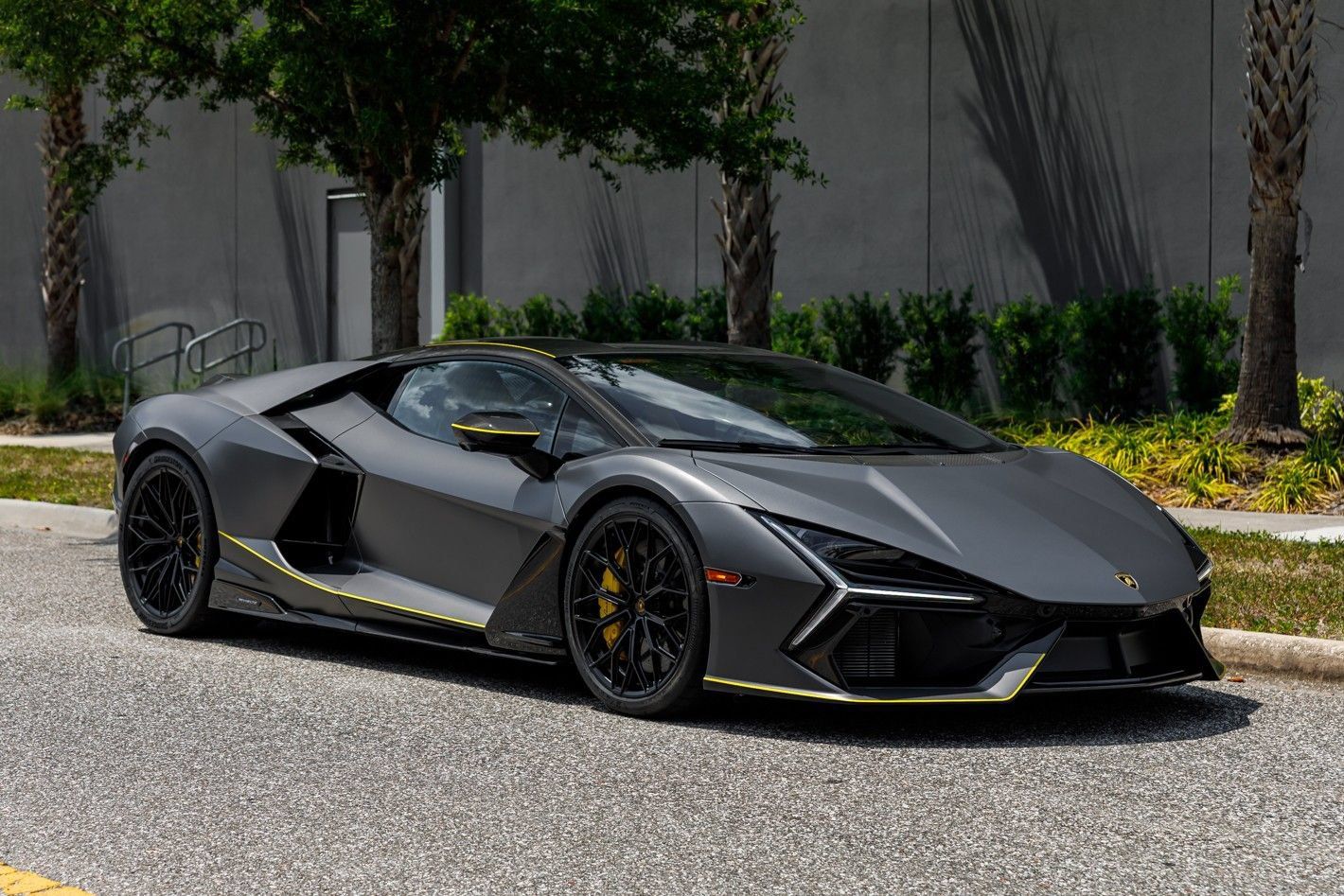 Used 2025 Lamborghini Revuelto AWD/4WD image 9