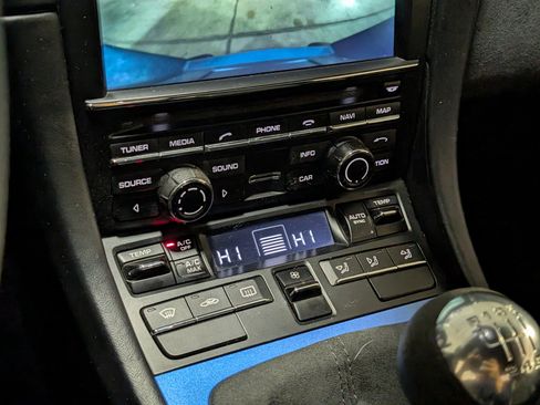 Used 2016 Porsche Boxster Spyder image 36