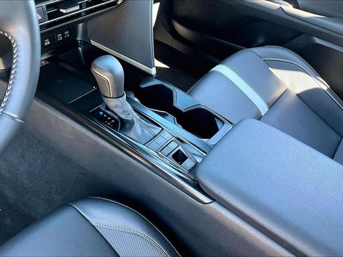 Certified 2025 Toyota Camry SE w/ Convenience Package image 17