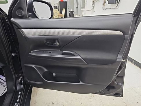 Used 2018 Mitsubishi Outlander SE image 11