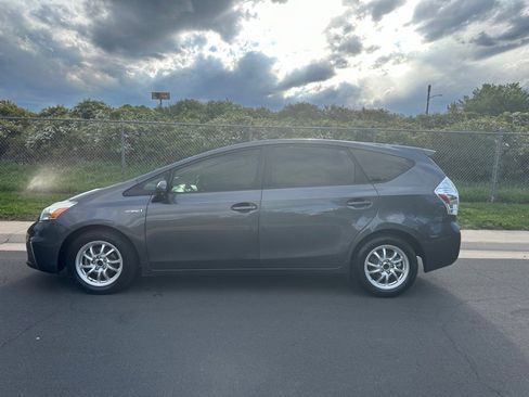 Used 2014 Toyota Prius V Two image 2