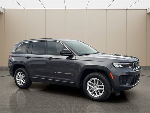 Certified 2025 Jeep Grand Cherokee Laredo X w/ Luxury Tech Group I image 7