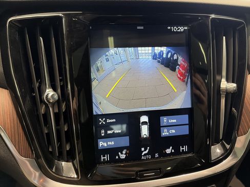 Used 2020 Volvo V60 T5 Momentum image 25