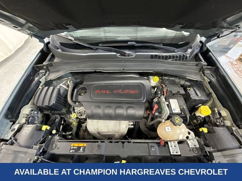 Used 2017 Jeep Renegade Latitude w/ Cold Weather Group AWD/4WD image 38