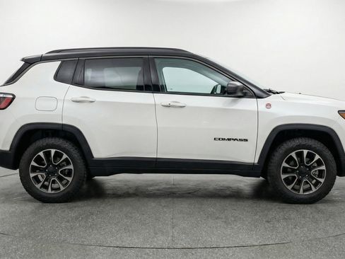 Used 2025 Jeep Compass Trailhawk AWD/4WD image 11