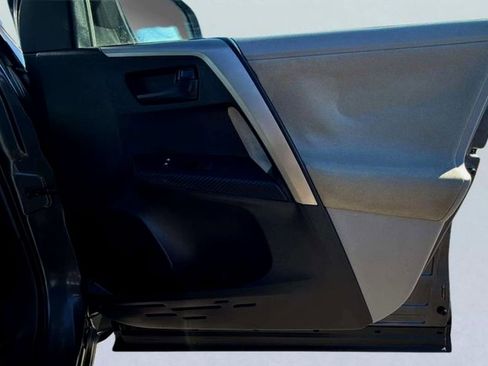 Used 2013 Toyota RAV4 LE image 19