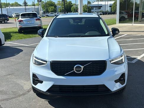 Certified 2026 Volvo XC40 B5 Plus AWD/4WD image 5