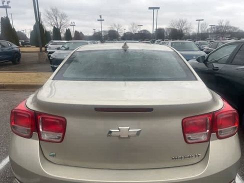 Used 2015 Chevrolet Malibu LT image 9