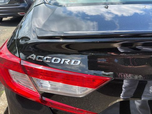 Used 2019 Honda Accord Sport image 9