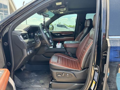 Used 2024 GMC Yukon Denali Ultimate AWD/4WD image 12
