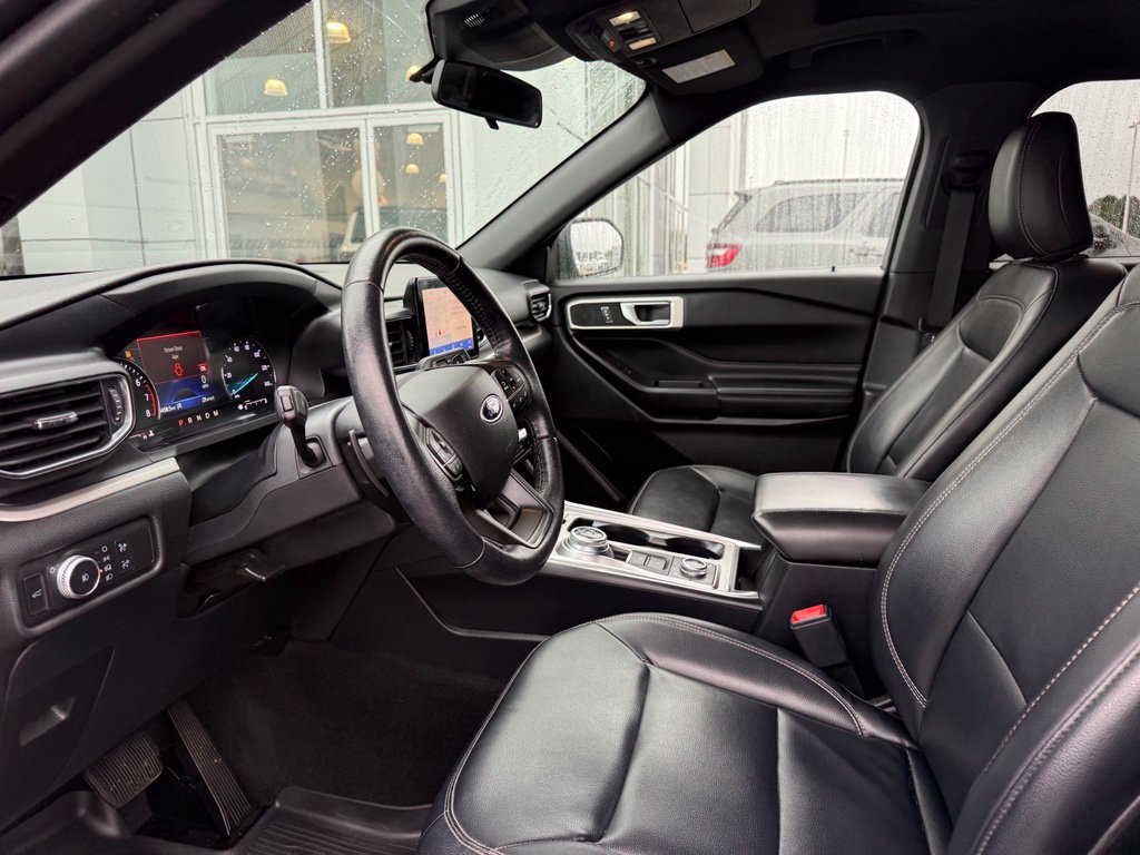 Used 2020 Ford Explorer XLT w/ Equipment Group 202A AWD/4WD image 4