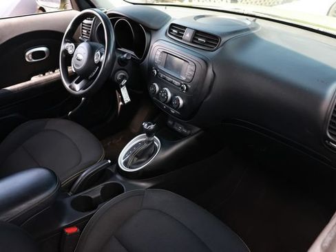 Used 2016 Kia Soul + FWD image 21