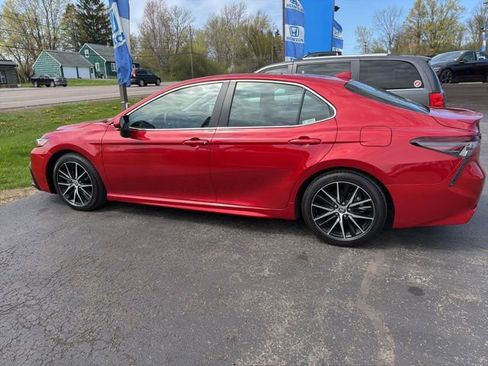 Used 2023 Toyota Camry SE AWD/4WD image 4