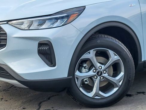 Certified 2025 Ford Escape ST-Line w/ Tech Pack #1 image 4