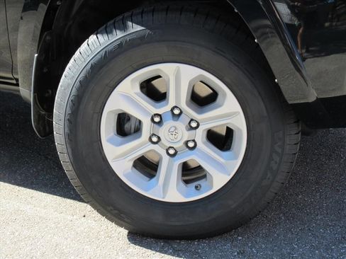 Used 2016 Toyota 4Runner SR5 image 7