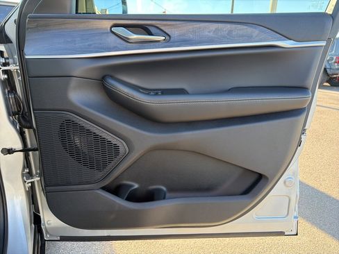 New 2025 Jeep Grand Cherokee L Limited image 30