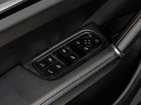 Used 2023 Porsche Cayenne Platinum Edition image 46