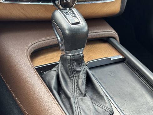 Used 2021 Volvo XC90 T6 Momentum w/ Advanced Package image 27